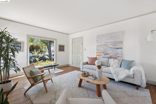 1229 Hopkins St, Berkeley, CA 94702