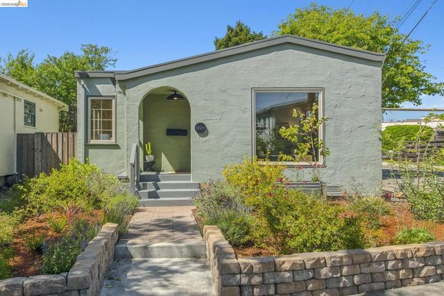 1229 Hopkins St, Berkeley, CA 94702