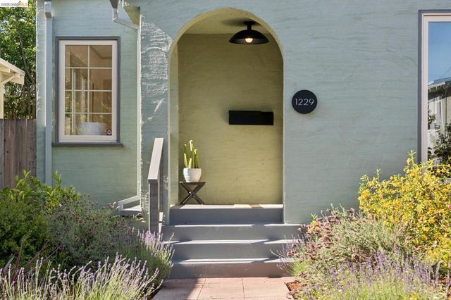 1229 Hopkins St, Berkeley, CA 94702