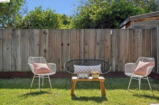 1229 Hopkins St, Berkeley, CA 94702