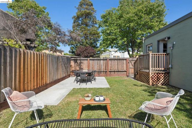 1229 Hopkins St, Berkeley, CA 94702