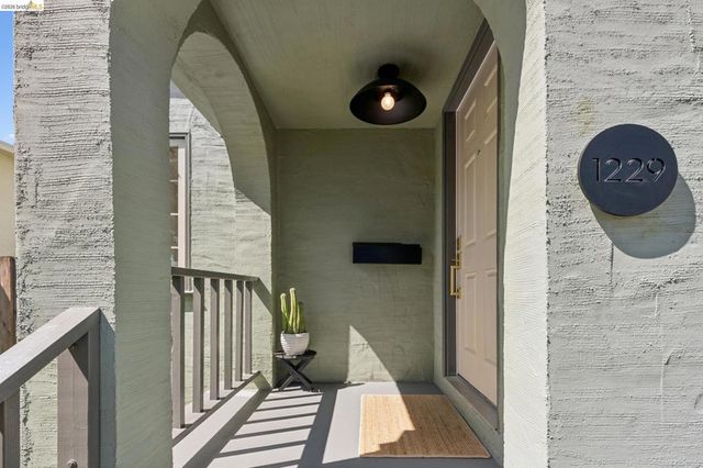 1229 Hopkins St, Berkeley, CA 94702