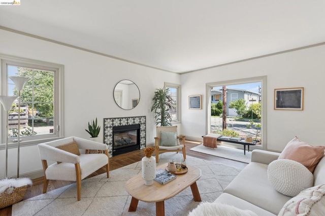 1229 Hopkins St, Berkeley, CA 94702