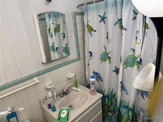 2652 FAIRMONT Road, Montgomery, AL 36111