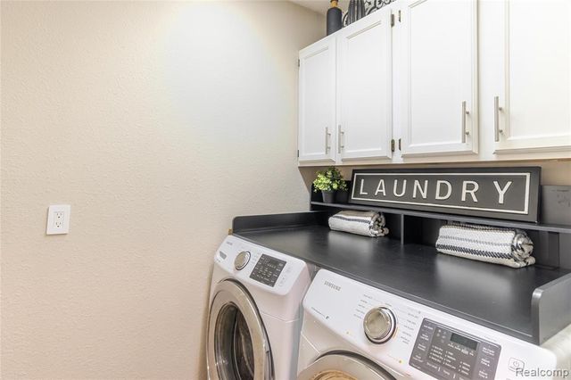 4587 N 5th Street, Luna Pier, MI 48157