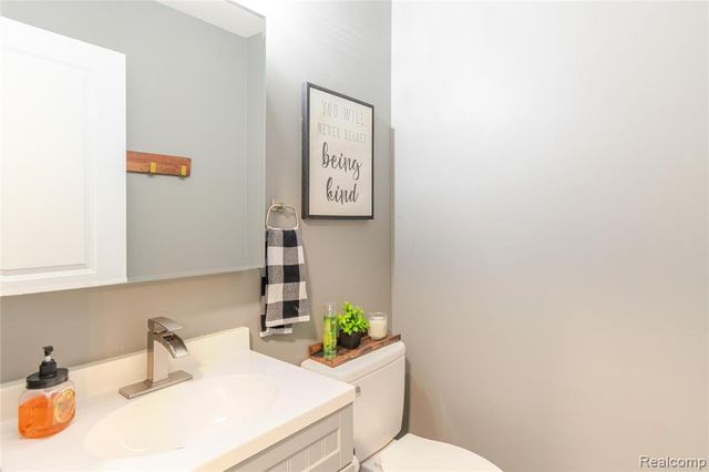 4587 N 5th Street, Luna Pier, MI 48157