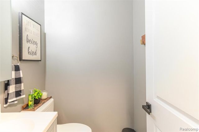 4587 N 5th Street, Luna Pier, MI 48157