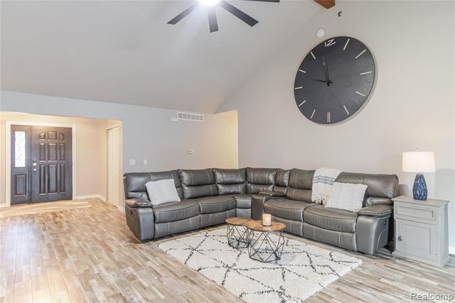 4587 N 5th Street, Luna Pier, MI 48157