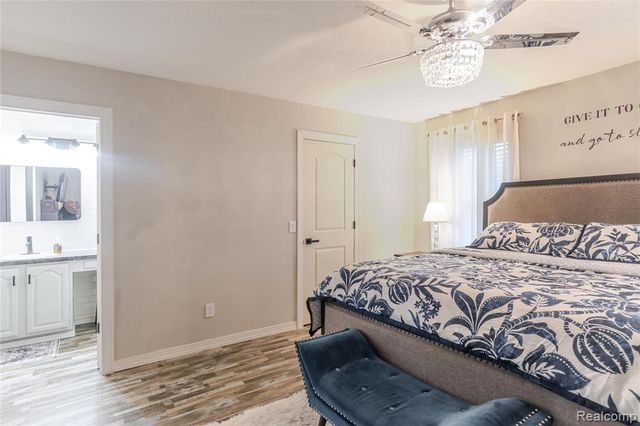 4587 N 5th Street, Luna Pier, MI 48157