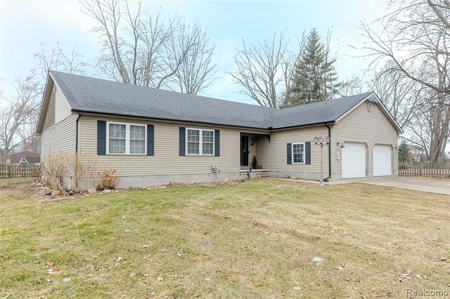 4587 N 5th Street, Luna Pier, MI 48157