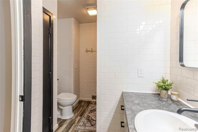 4587 N 5th Street, Luna Pier, MI 48157