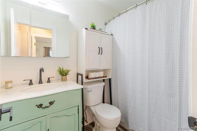 4587 N 5th Street, Luna Pier, MI 48157