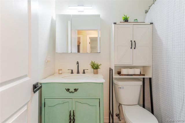 4587 N 5th Street, Luna Pier, MI 48157