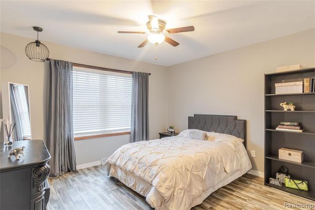 4587 N 5th Street, Luna Pier, MI 48157