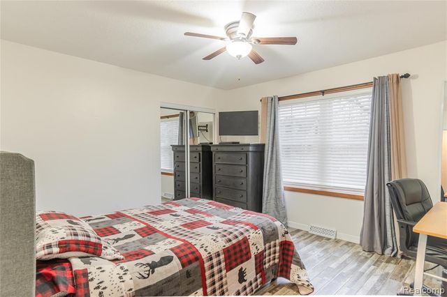 4587 N 5th Street, Luna Pier, MI 48157