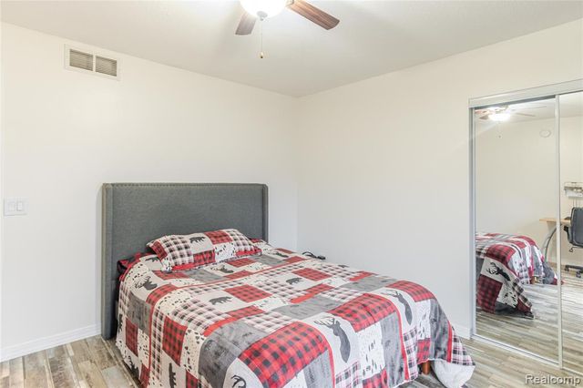 4587 N 5th Street, Luna Pier, MI 48157