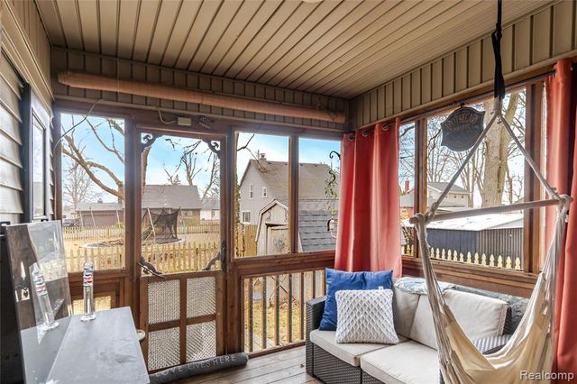 4587 N 5th Street, Luna Pier, MI 48157