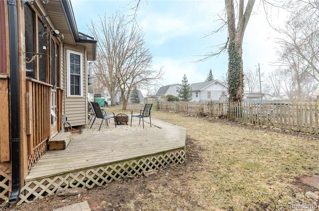 4587 N 5th Street, Luna Pier, MI 48157