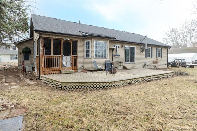 4587 N 5th Street, Luna Pier, MI 48157