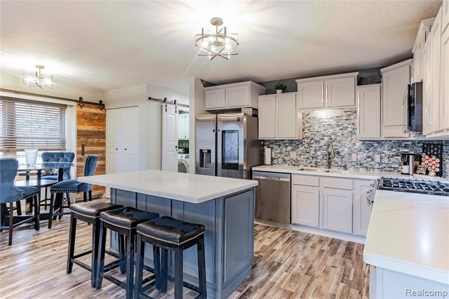 4587 N 5th Street, Luna Pier, MI 48157