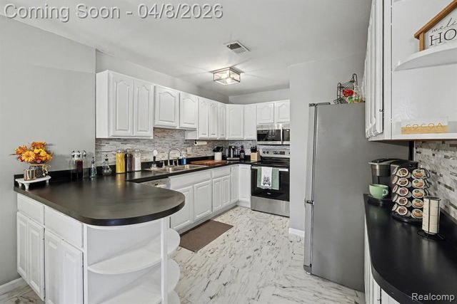 6399 Eastlawn Avenue, Clawson, MI 48346