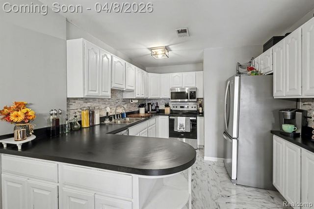 6399 Eastlawn Avenue, Clawson, MI 48346