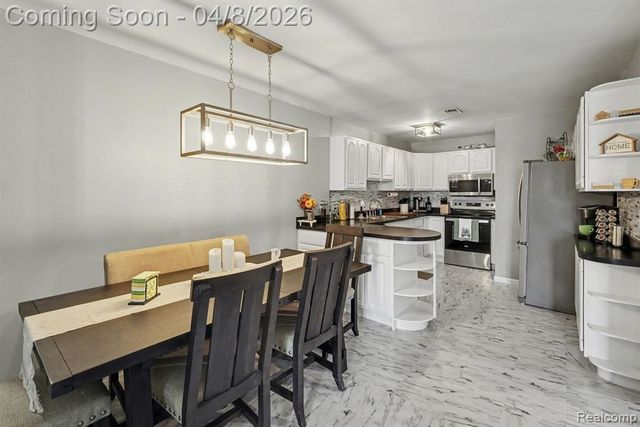 6399 Eastlawn Avenue, Clawson, MI 48346