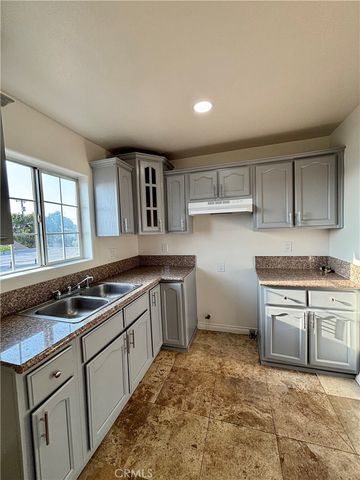 227 229 E 81st, Los Angeles, CA 90003