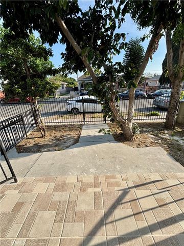 227 229 E 81st, Los Angeles, CA 90003