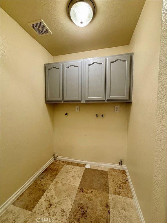 Image 12 of property listing at 227 229 E 81st, Los Angeles, CA 90003