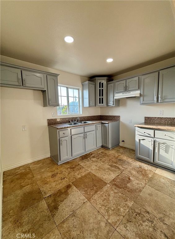 Image 29 of property listing at 227 229 E 81st, Los Angeles, CA 90003