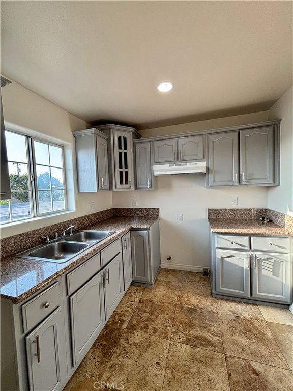 Image 30 of property listing at 227 229 E 81st, Los Angeles, CA 90003