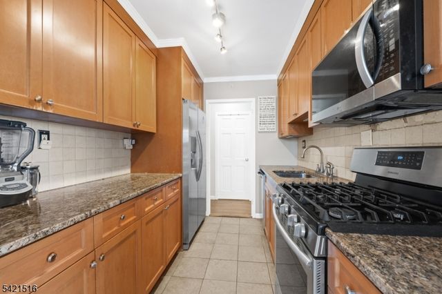 285 Aycrigg Ave 11G, Passaic City, NJ 07055