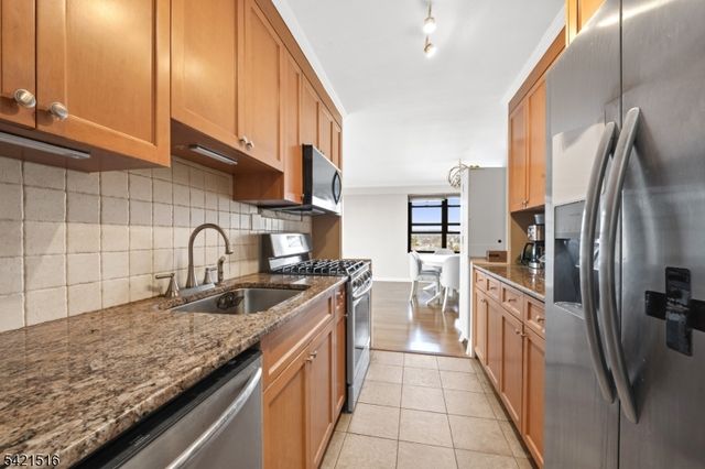 285 Aycrigg Ave 11G, Passaic City, NJ 07055