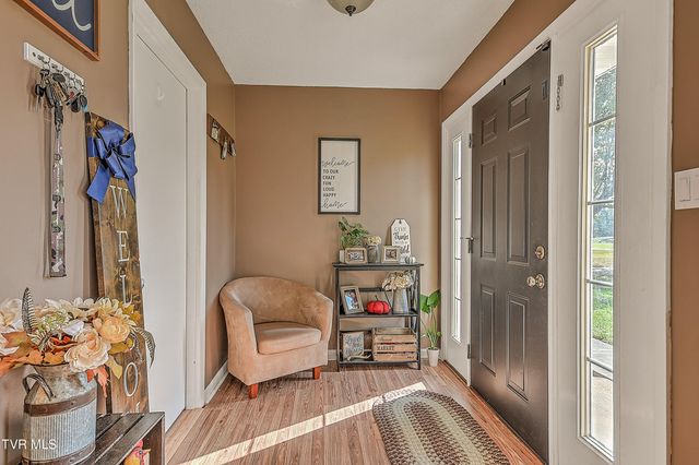 464 Jonesboro Road, Piney Flats, TN 37686