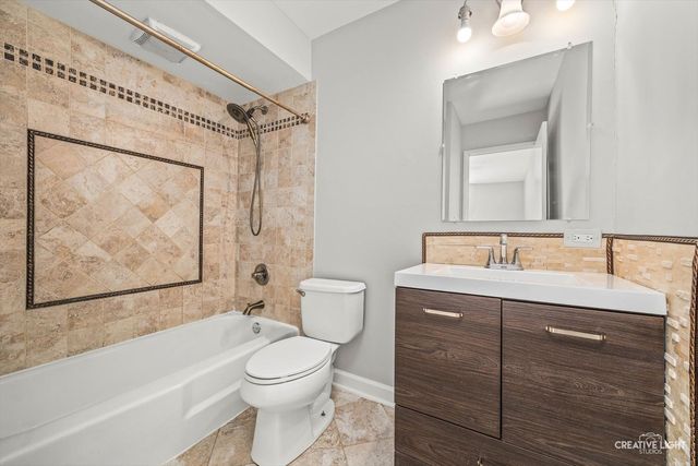 7323 Blackburn Avenue 203, Downers Grove, IL 60516