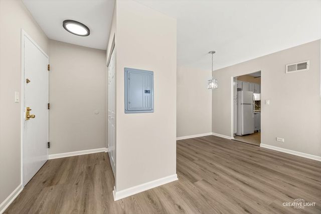 7323 Blackburn Avenue 203, Downers Grove, IL 60516