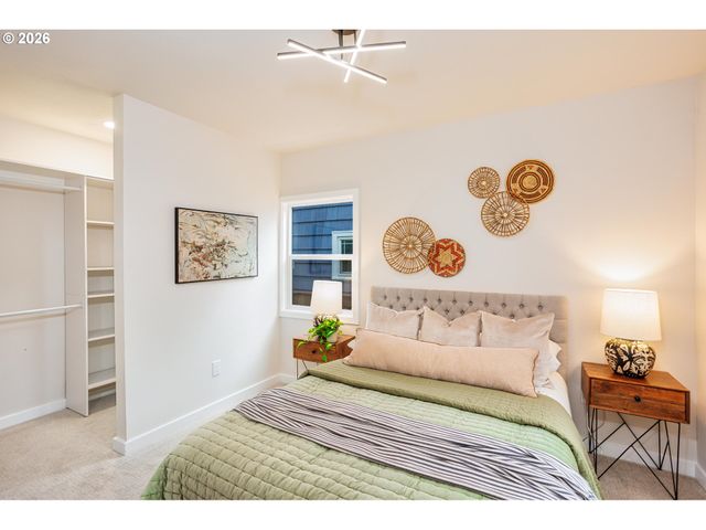 4512 Se CLINTON St Se, Portland, OR 97206