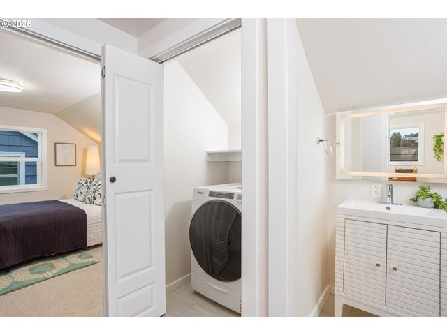 4512 Se CLINTON St Se, Portland, OR 97206