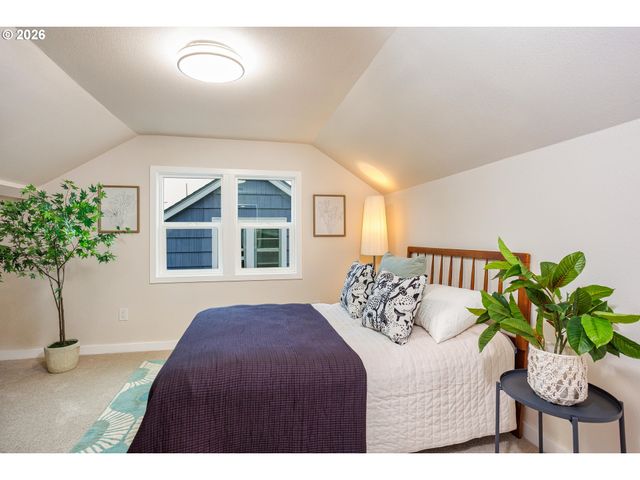 4512 Se CLINTON St Se, Portland, OR 97206