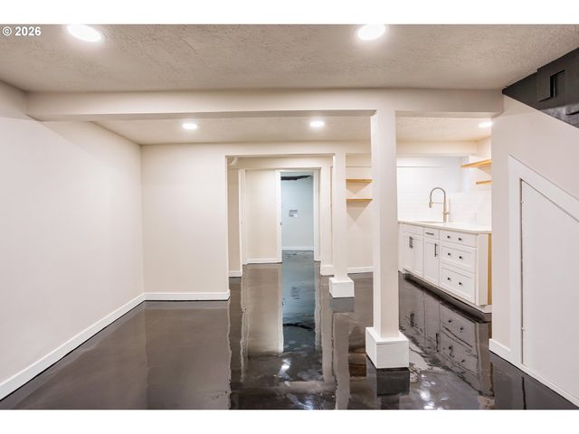 4512 Se CLINTON St Se, Portland, OR 97206