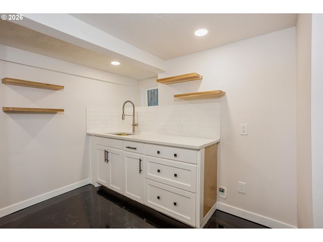 4512 Se CLINTON St Se, Portland, OR 97206