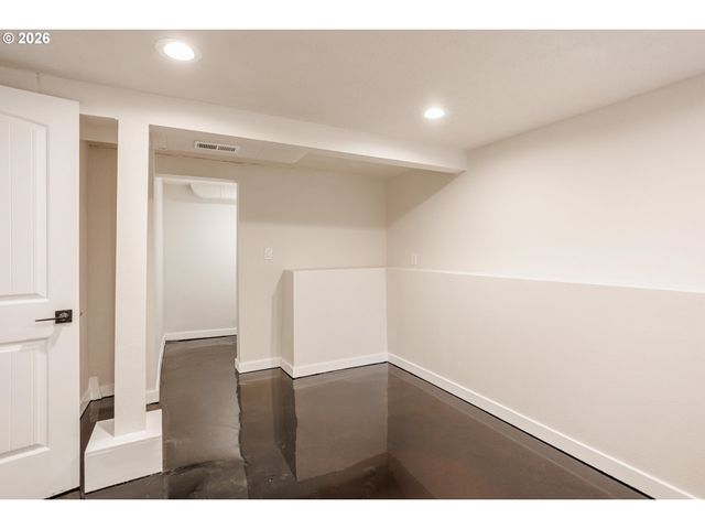 4512 Se CLINTON St Se, Portland, OR 97206