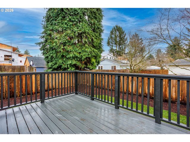 4512 Se CLINTON St Se, Portland, OR 97206