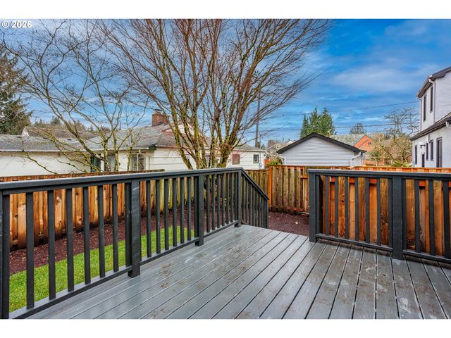 4512 Se CLINTON St Se, Portland, OR 97206