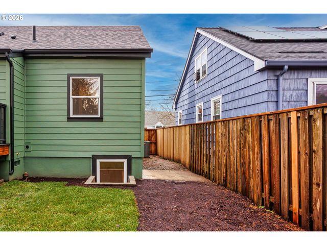 4512 Se CLINTON St Se, Portland, OR 97206