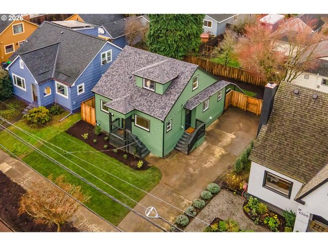4512 Se CLINTON St Se, Portland, OR 97206