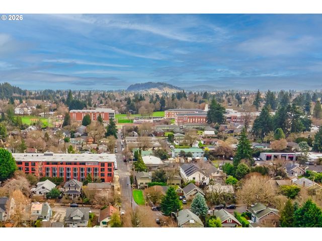 4512 Se CLINTON St Se, Portland, OR 97206