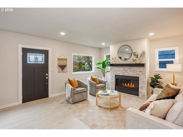 4512 Se CLINTON St Se, Portland, OR 97206