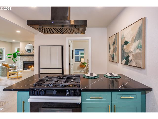 4512 Se CLINTON St Se, Portland, OR 97206